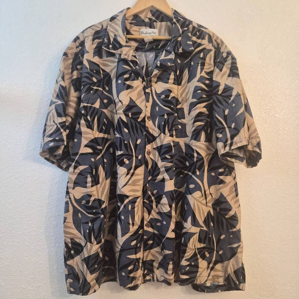 Bishop St. Men's Short-sleeved Button-down Collared Hawaiian Shirt: 5XL